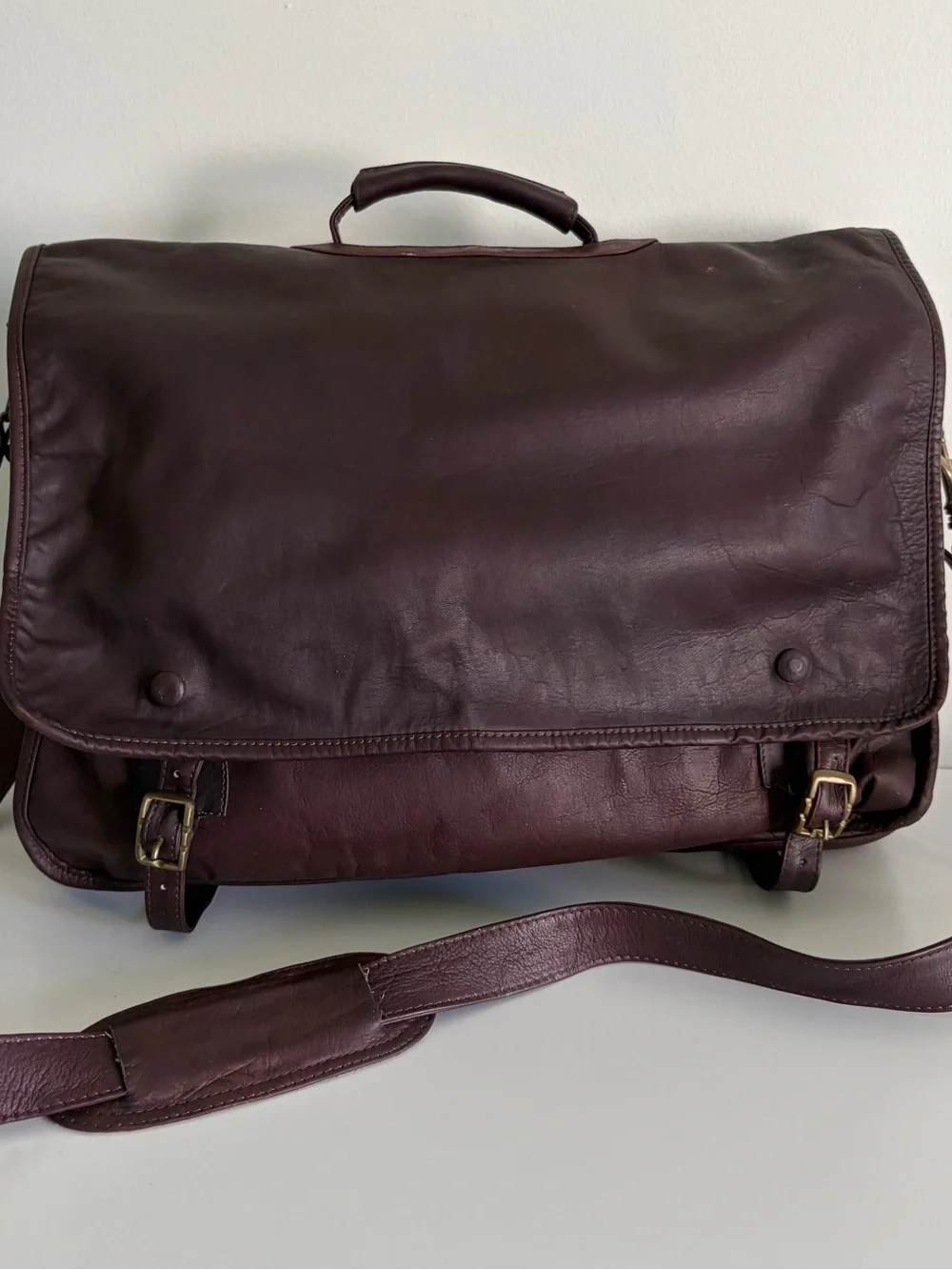 Classic Men's Leather Gonari Messenger Bag - Cognac/Dark Brown